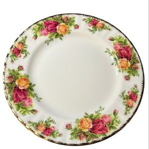SALAD / DESERT PLATE OLD COUNTRY ROSES ROYAL ALBERT BONE CHINA ENGLAND 1962 VTG